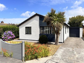 Stylish Modern Home with Parking Enclosed Garden